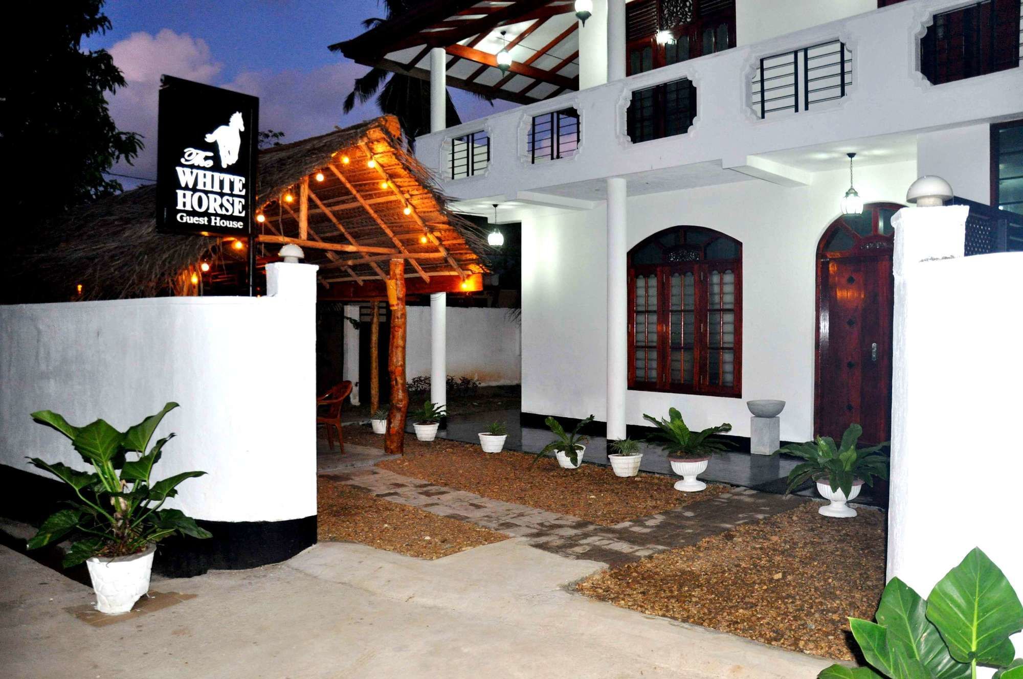 Hotel White Horse Hikkaduwa Exterior foto